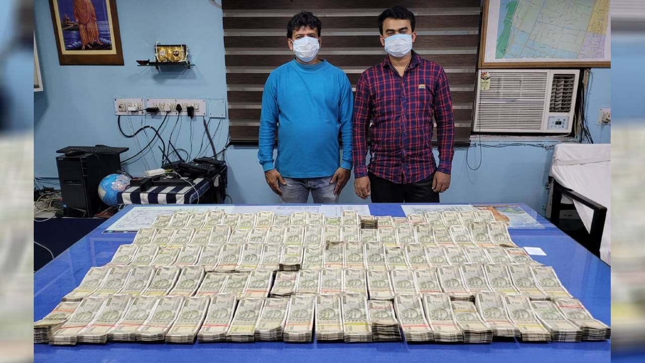 Cash Recover: ফের শহরে বিপুল টাকা উদ্ধার! ৫০ লক্ষ নগদ-সহ গ্রেফতার বাবা-ছেলে