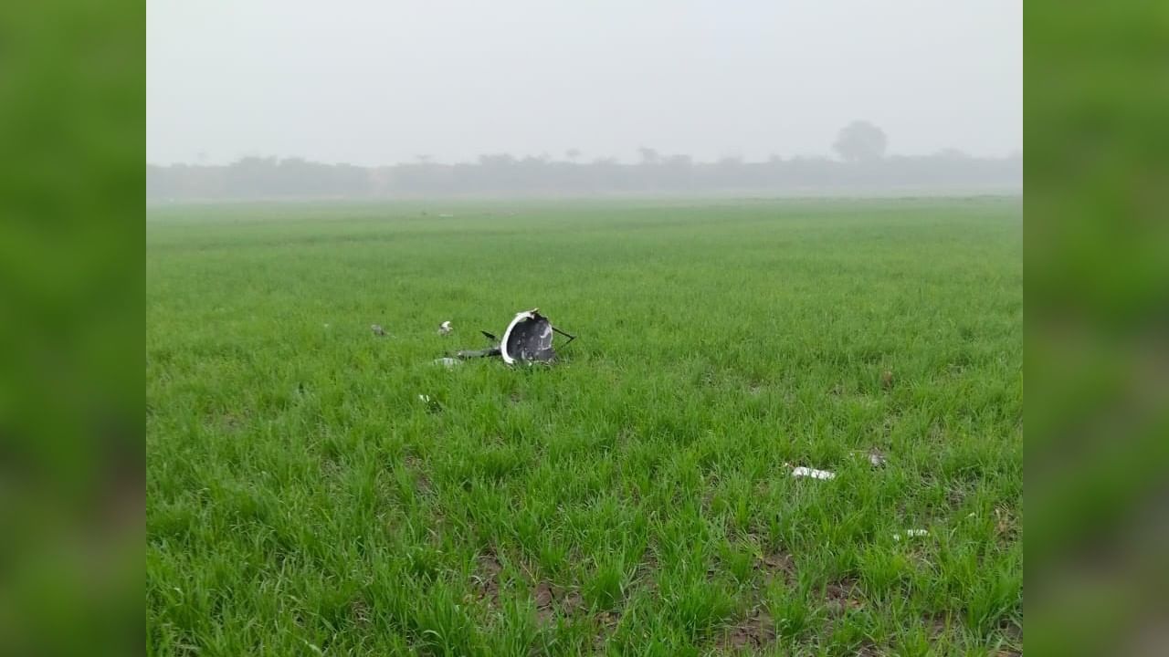 এখন সেই এলাকায় তল্লাশি অভিযান জারি রয়েছে। সেখানে আর কোনও ড্রোনের উপস্থিতি রয়েছে কিনা তার খোঁজে রয়েছে বিএসএফ বাহিনী। শুক্রবার যে ড্রোন গুলি করে নামানো হয়েছে তা দৈর্ঘ্যে ৬ ফুট। এর ব্যাটারি ক্যাপাসিটি ২৫,০০০ mah। প্রায় ২৫ কেজি জিনিস বহন করার ক্ষমতা রাখে এই ড্রোন।