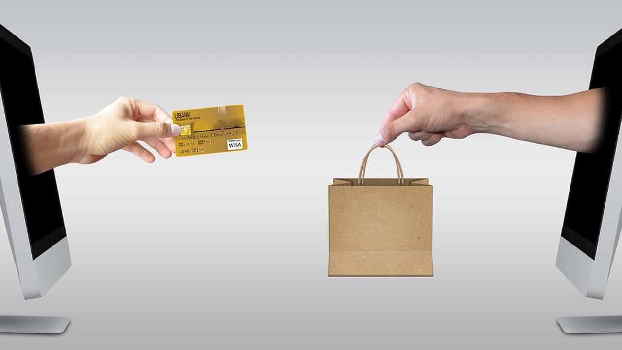 যদিও বর্তমান ডিজিটাল যুগে ডিজিটাল পেমেন্টের জন্য নাগরিকদের উৎসাহ দিয়েছেন খোদ প্রধানমন্ত্রী নরেন্দ্র মোদী। তবে নিজের মাসিক খরচে রাশ টানতে ডিজিটাল মাধ্যমে পেমেন্ট করাও নিয়ন্ত্রণ করতে হবে কিছুটা।