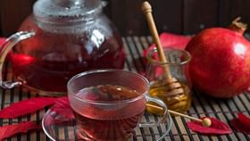 Pomegranate Peel Tea: বেদানার খোসা ফেলে দেন? শীতের সকালে চা বানিয়ে নিন এই ভাবে Pomegranate Peel Tea: বেদানার খোসা ফেলে দেন? শীতের সকালে চা বানিয়ে নিন এই ভাবে