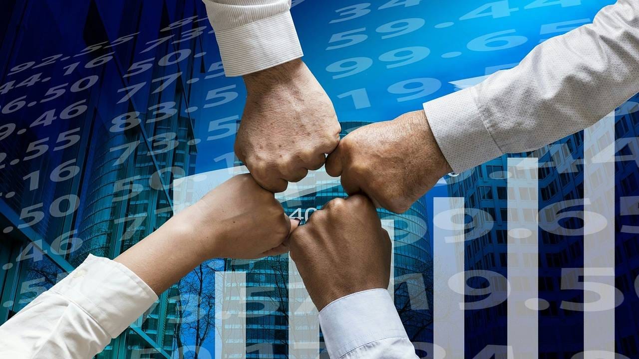 ২০২৩ সালে নতুন বছরে শনি ও রবিবার ছাড়া সাপ্তাহিক কাজের দিনেও মোট ১৫ দিন বন্ধ থাকবে বম্বে স্টক এক্সচেঞ্জ (BSE) ও ন্যাশনাল স্টক এক্সচেঞ্জ (NSE)। আসলে মোট ১৯ টি ছুটির দিন রয়েছে। তবে এর মধ্যে চারটি ছুটির দিন পড়ছে শনিবার ও রবিবারের মধ্যে। 