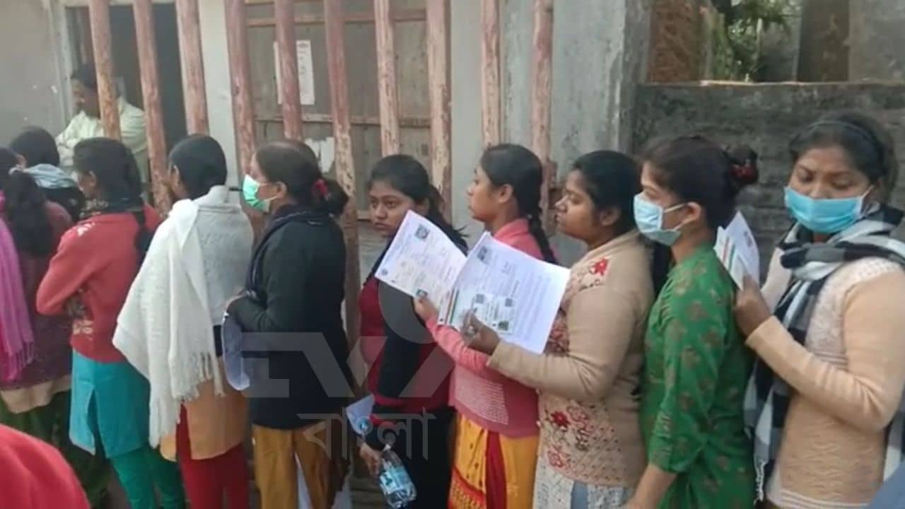 TET 2022: টেটে হয়রানি পরীক্ষার্থীদের, ১১টার পরেও পরিস্থিতি বুঝে ঢুকতে দেওয়ার নির্দেশ পূর্ব মেদিনীপুরে