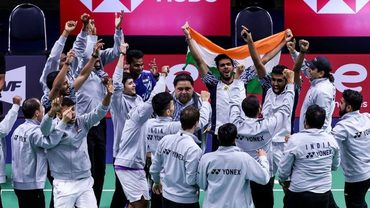 থমাস কাপে গ্রুপ সি-তে ভারত ছিল জার্মানি, কানাডা ও চিনা তাইপের সঙ্গে। প্রথম দুটি দলকে ৫-০ ব্যবধানে উড়িয়ে দেন শ্রীকান্তরা। শেষ ম্যাচটি চিনা তাইপের কাছে হারতে হলেও প্রথম দুটি ম্যাচে পুরো পয়েন্ট পাওয়ায় শেষ আটের ওঠা বাধা হয়নি। কোয়ার্টার ফাইনালে ৫ বারের থমাস কাপ জয়ী মালয়েশিয়াকে হারিয়ে পদক নিশ্চিত করে ভারত। (ছবি:টুইটার)