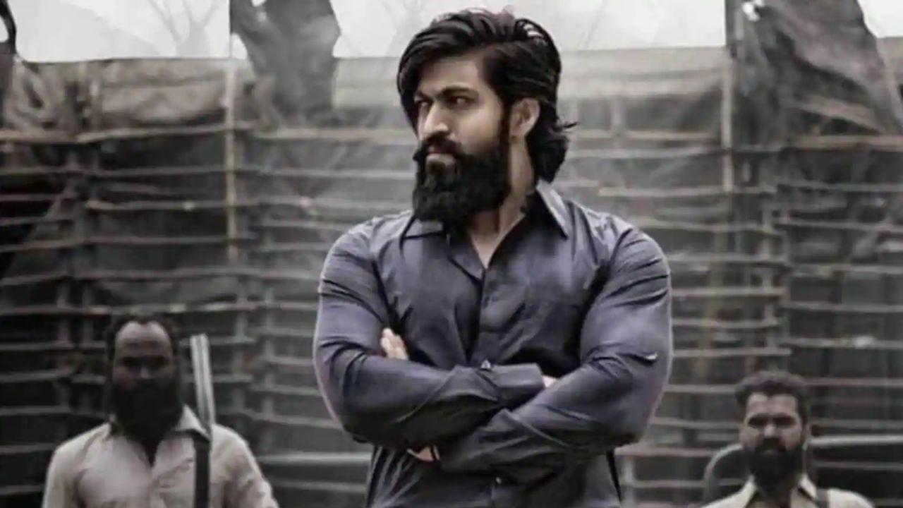 KGF 2 - Southern film KGF 2 stormed the biggest collection at the box office this year.  This movie starring Yash is ranked in the top ten in India with a business of thousands of crores.