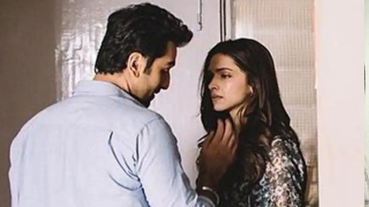 দীপিকার কথায় এই ঘটনায় তাঁকে এ সম্পর্ক থেকে ধীরে ধীরে ধীরে সরে যেতে সাহায্য করেছিল। তারপর দীর্ঘদিন তাঁদের কোন কথা ছিল না, একে অপরের মুখও দেখতেন না তাঁরা। 