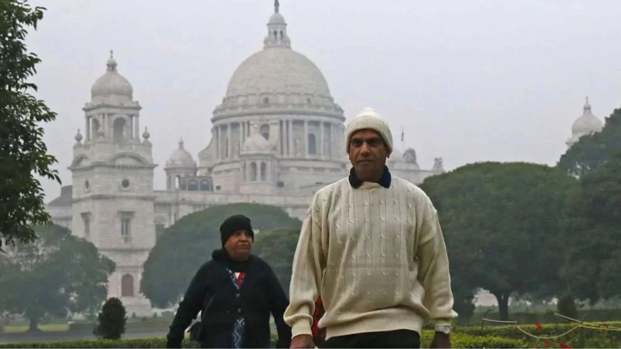 তবে বছরের শেষ এবং বছরের শুরুতে ঠান্ডা বজায় থাকবে কলকাতায়।  কিন্তু জাঁকিয়ে শীত পড়ার সম্ভাবনা খুবই কম। আলিপুর আবহাওয়া অফিস সূত্রে খবর, কলকাতায় ১৪ থেকে ১৫ ডিগ্রির আশেপাশে থাকবে তাপমাত্রা। (ছবি:ফাইল)