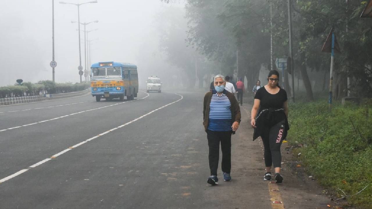 সূত্রের খবর, ১৯৬৯ সালের পরে ২০২২ সালের ২৭ ডিসেম্বর ফের এই গরমের বাড়বাড়ন্ত দেখা গেল। এদিন কলকাতার সর্বনিম্ন তাপমাত্রাও উঠে যায় ২০.৭ ডিগ্রি সেলসিয়াসে। বঙ্গোপসাগরে একটি উচ্চচাপ বলয় থাকার জন্যই দক্ষিণ-পশ্চিমের উষ্ণ বাতাস প্রবেশ করছিল রাজ্যে। সে কারণেই তাপমাত্রার এই বাড়বাড়ন্ত বলে মনে করা হচ্ছে।