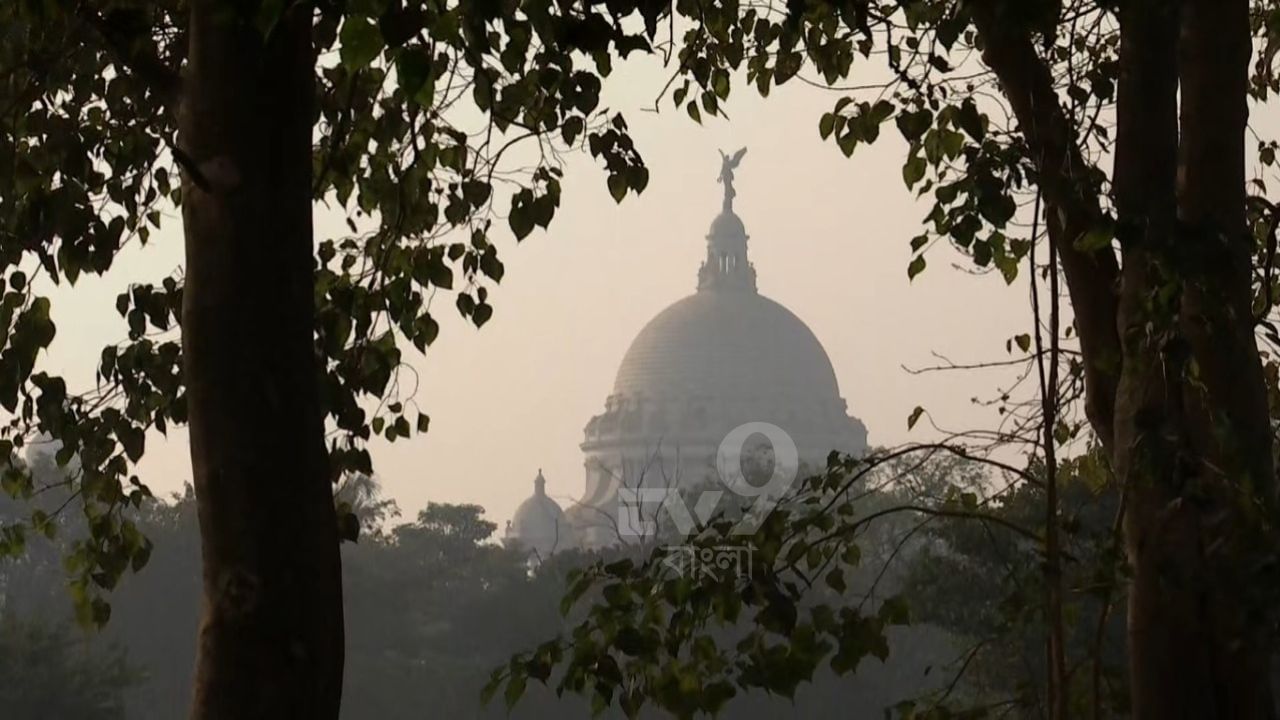 ফলে বর্ষবরণের দিনে কলকাতায় ভিক্টোরিয়ার সামনে, কিংবা চিড়িয়াখানায় চোখে পড়ার মতো ভিড় হতে পারে বলে অনুমান করা হচ্ছে।