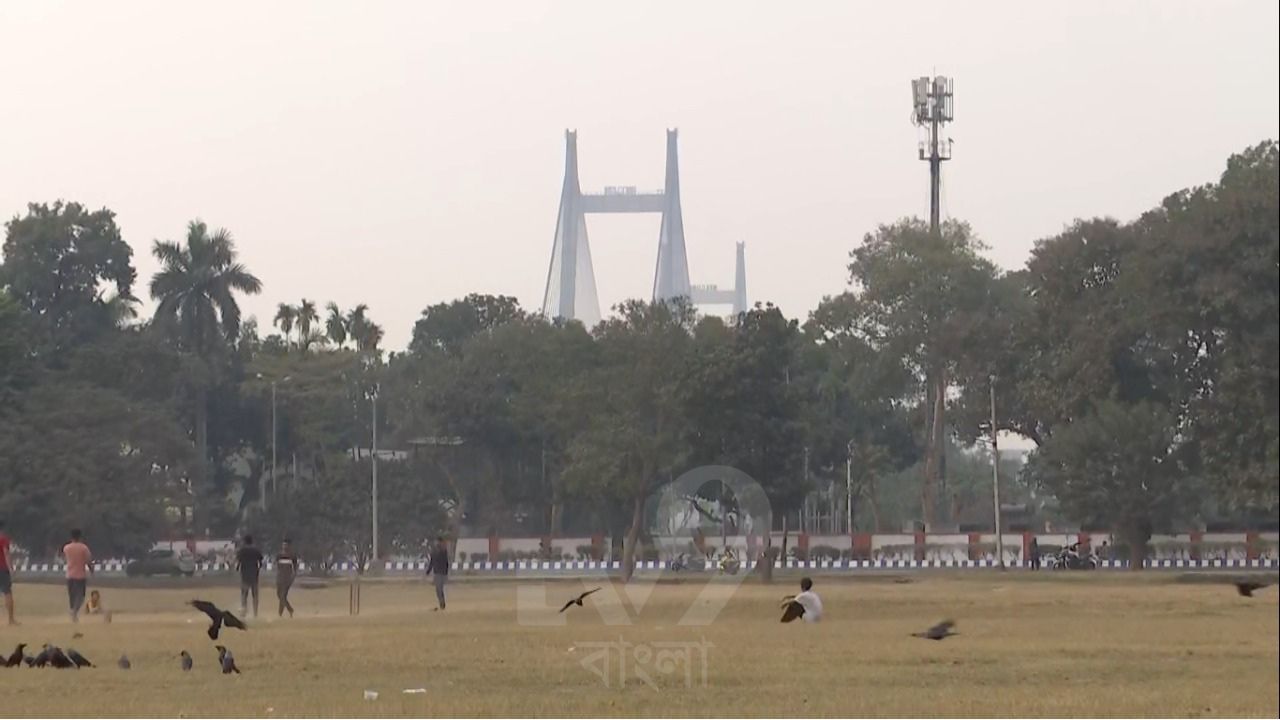 বর্ষবরণের আগে রাজ্যে বর্তমানে সর্বোচ্চ ও সর্বনিম্ন তাপমাত্রা স্বাভাবিকের কাছাকাছি আছে। পশ্চিমের শীতল হাওয়ার প্রভাব খুব একটা বেশি নেই, তাই আবার নতুন করে তাপমাত্রা নিম্নমুখী হবে না।
