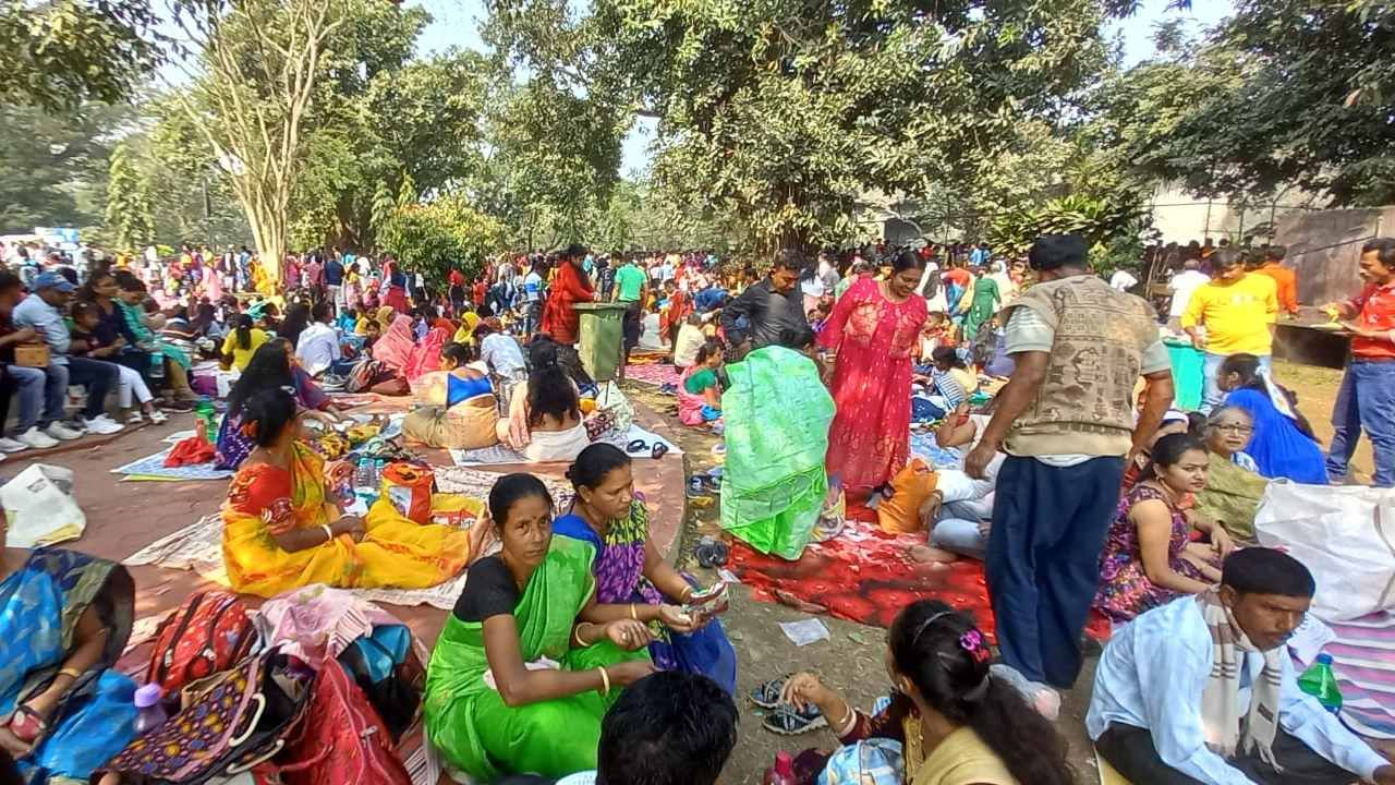 Alipur Zoo: লক্ষ মানুষের ভিড়ে চুলোয় চিড়িয়াখানার পরিবেশ, প্রশ্ন উঠছে বন্যপ্রাণীদের নিরাপত্তা নিয়েও