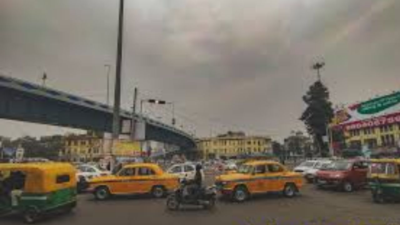 Accident in Kolkata: ফের দুর্ঘটনা শহরে, ভোররাতে পার্ক সার্কাসে উল্টে গেল গাড়ি