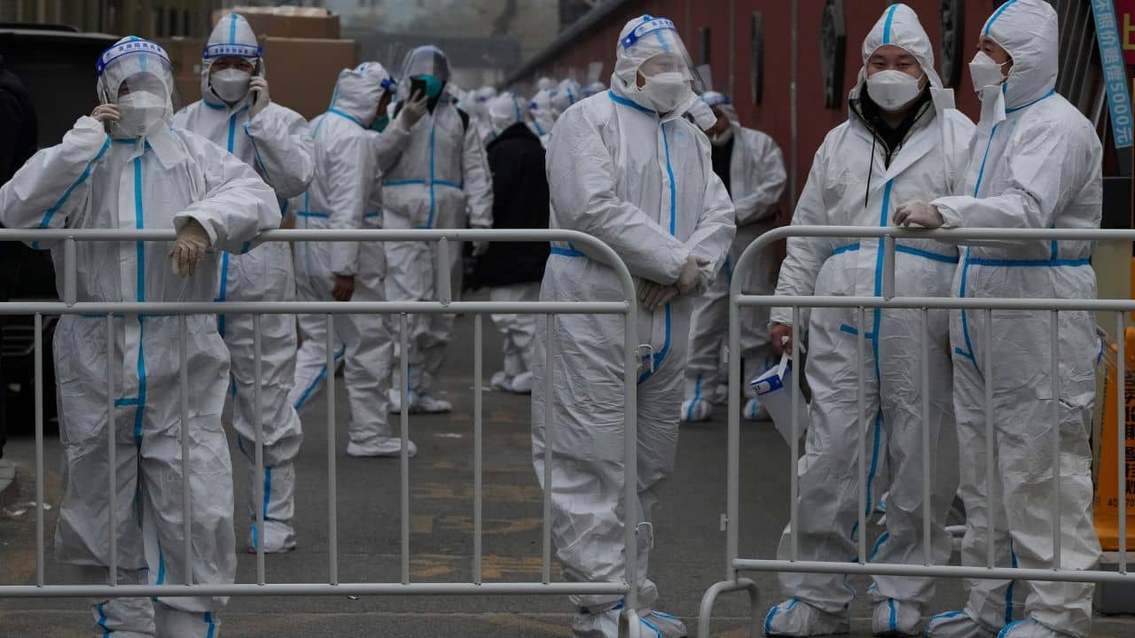 COVID-19 Death: সংক্রমণ বাড়তেই ফের তথ্য লুকচ্ছে চিন? রাতারাতি বদলে গেল মৃত্যু রেকর্ডের নিয়ম