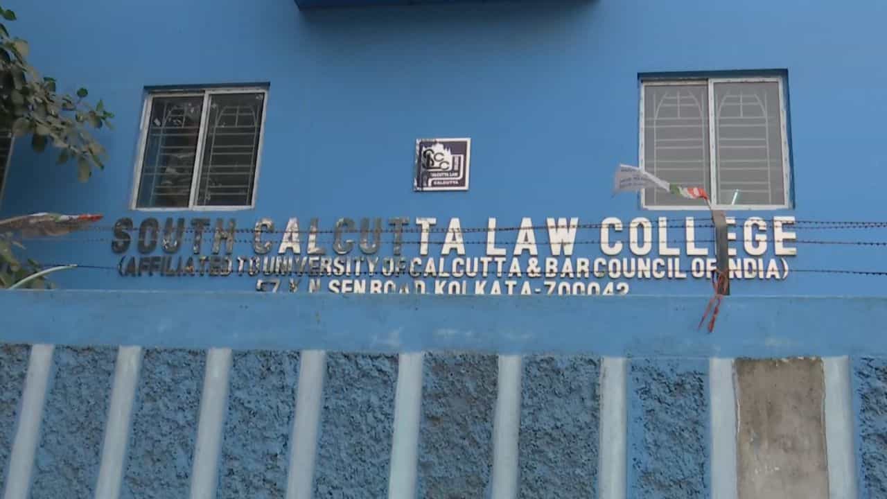 South Calcutta Law College: ‘তৃণমূল ছাত্র পরিষদ না করলে পড়াশোনা করতে পারবে না', বিস্ফোরক অভিযোগ আইন কলেজের ছাত্রের South Calcutta Law College: ‘তৃণমূল ছাত্র পরিষদ না করলে পড়াশোনা করতে পারবে না', বিস্ফোরক অভিযোগ আইন কলেজের ছাত্রের