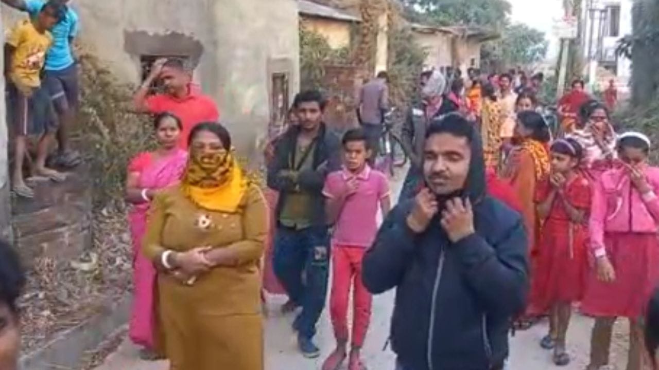 Crime News: পরিত্যক্ত কলা বাগানে এ কী কাণ্ড! দৃশ্য দেখে গলা দিয়ে আওয়াজ উধাও বৃদ্ধ রক্ষীর Crime News: পরিত্যক্ত কলা বাগানে এ কী কাণ্ড! দৃশ্য দেখে গলা দিয়ে আওয়াজ উধাও বৃদ্ধ রক্ষীর