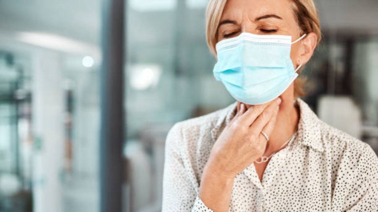 আবহাওয়ার খামখেয়ালিপনায় অতিষ্ঠ বঙ্গের মানুষ। এই গরম তো এই ঠাণ্ডা। ডিসেম্বর শেষ হতে চললেও এখনও যে কাঁপিয়ে ঠাণ্ডা পড়েছে তা নয়। বেলা বাড়তেই গরম লাগছে। 