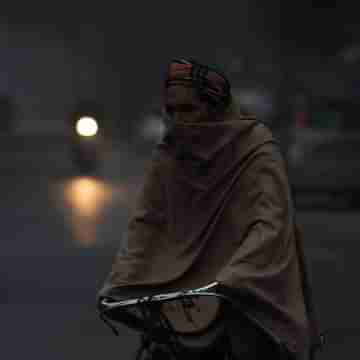 Delhi: রাজধানীর বায়ুর মান গুরুতর, যান চলাচলে বিধি-নিষেধ জারি