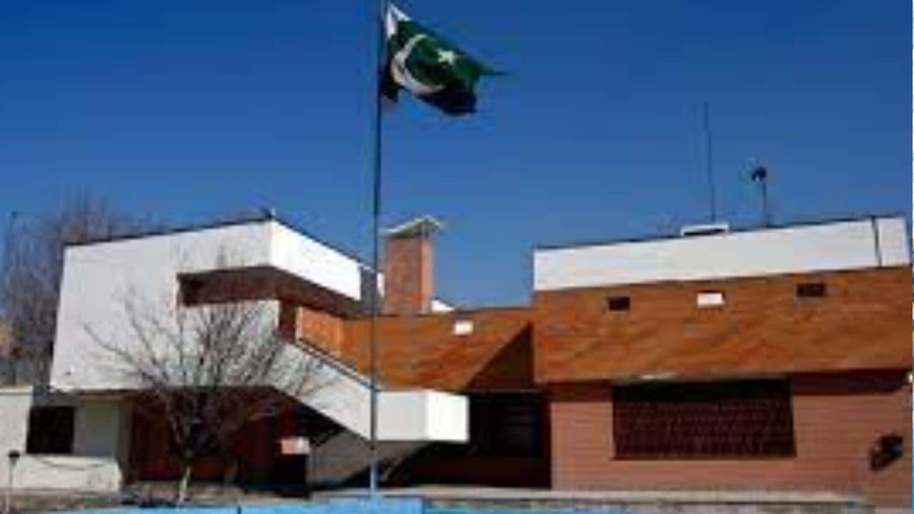 Pak Embassy: কাবুলে পাক দূতাবাসে হামলা, নিশানায় কূটনীতিবিদ?