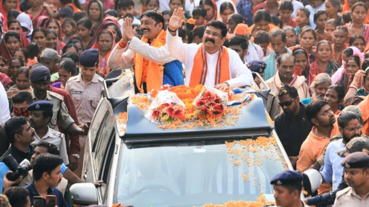 Dharmendra Pradhan: হারানো কেন্দ্র ফিরে পেতে ওডিশায় রোড শো কেন্দ্রীয় মন্ত্রীর