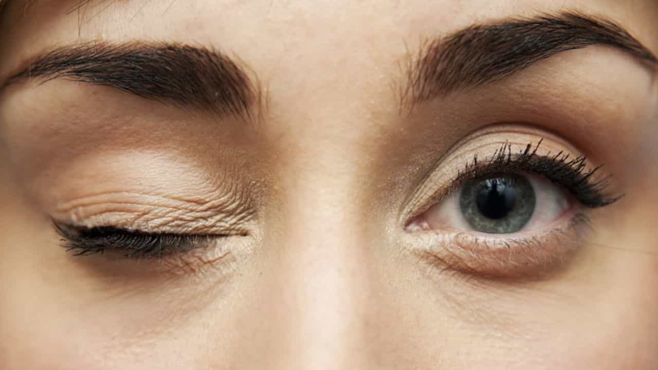 Eye Blinking: সকাল থেকে 'চোখ নেচে'ই যাচ্ছে? শুভ লক্ষণ নাকি সামনেই ...