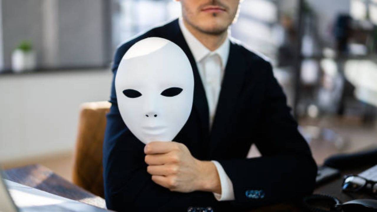 Garud Puran: এই ৫ কৌশল ফলো করলে সহকর্মীর মিথ্যে ধরে ফেলবেন এক সেকেন্ডের মধ্য়েই! বলছে গরুড় পুরাণ