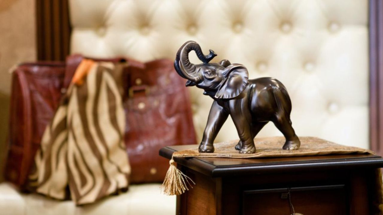 Fengsui Tips চাকরিতে উন্নতি চান? নিঃসন্তান? ঘরে হাতির মূর্তি রাখা কতটা