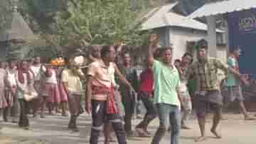 Funeral: ১১১ বছর বেঁচেছেন, এটাই আনন্দের, নাচে-গানে অন্তিমযাত্রা বৃদ্ধার