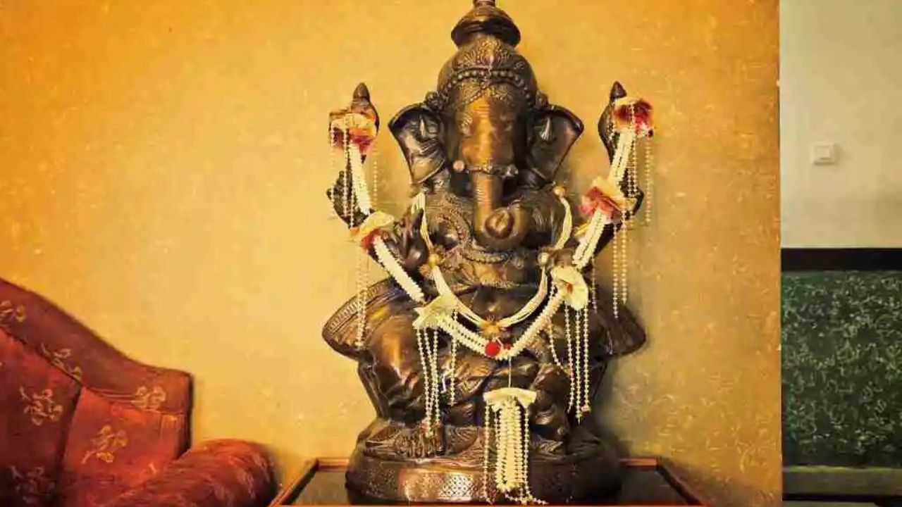 Idols At Home ঘরে রাখুন এই পাঁচটি মূর্তি! গৃহে প্রবেশ করবেই সৌভাগ্য
