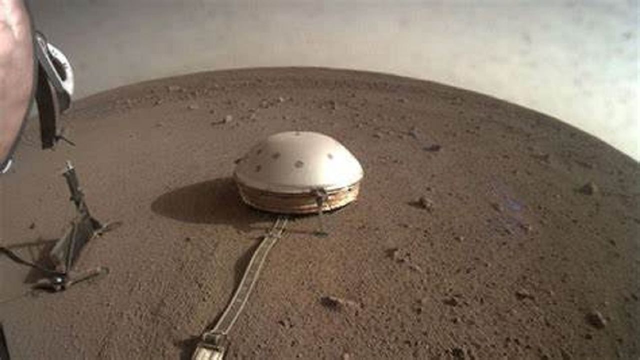 NASA's Insight: 'আমার জন্য চিন্তা করো না', চিরঘুমে যাওয়ার আগে মঙ্গলের ছবি পাঠিয়ে বার্তা Nasa রোবটের