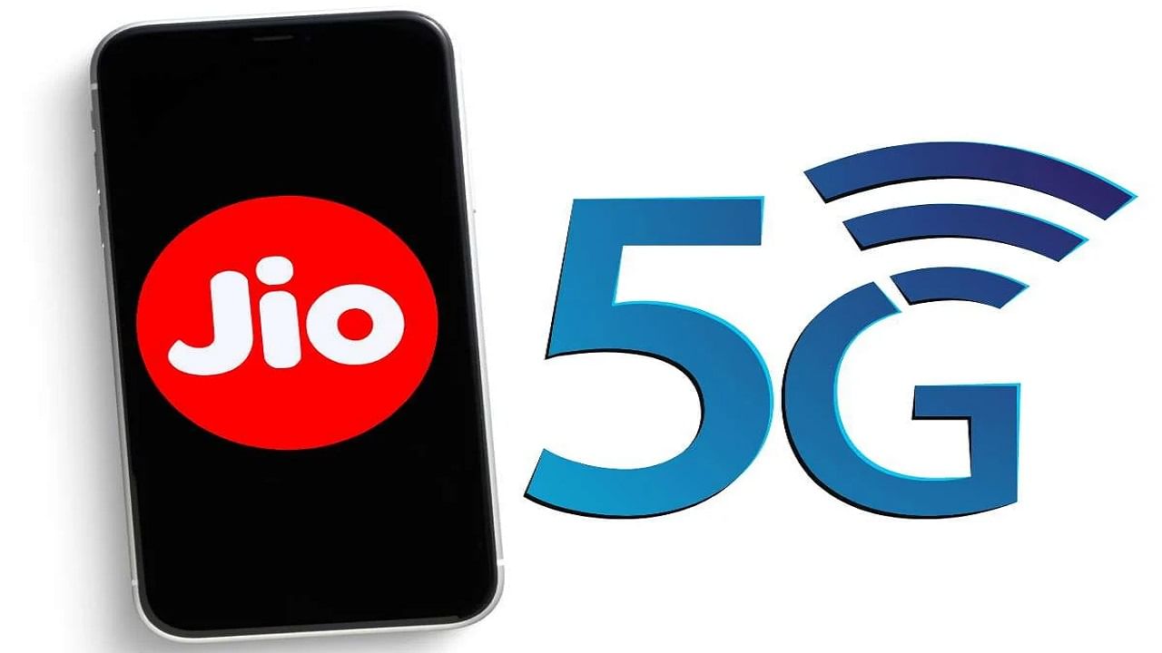 Jio-এর 719 টাকা দামের একটি প্রিপেইড প্ল্যান আছে। সেই প্ল্যানে 168GB ডেটাসহ 84 দিনের প্ল্যানের বৈধতা রয়েছে। একই রকম আনলিমিটেড কলিং, প্রতিদিন 100টি করে এসএমএস এবং জিও অ্যাপসের সুবিধা পাবেন। এই প্ল্যানটিও জিও ওয়েলকাম প্ল্যানের আওতায় আসে। 