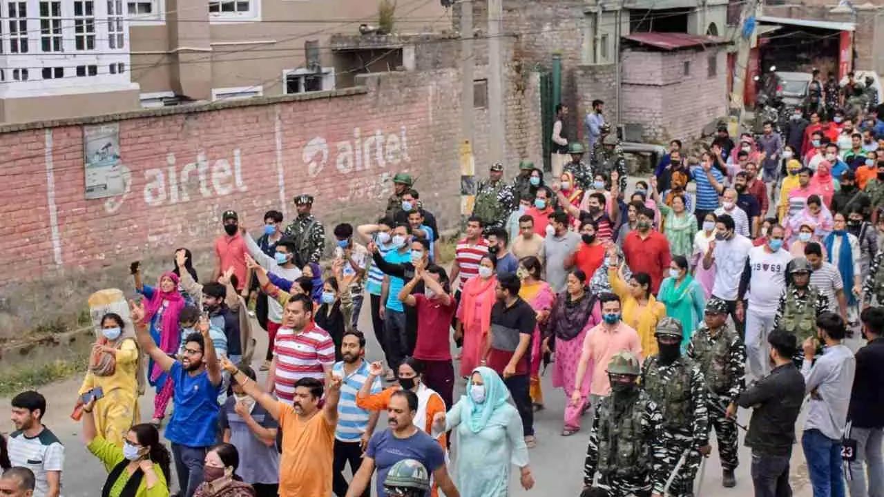 Kashmiri Pandits: 'শীঘ্রই বিশ্বাসঘাতকদের রক্ত ঝরবে', কাশ্মীরি পণ্ডিতদের খুনের হুমকি লস্করের শাখা জঙ্গি সংগঠনের