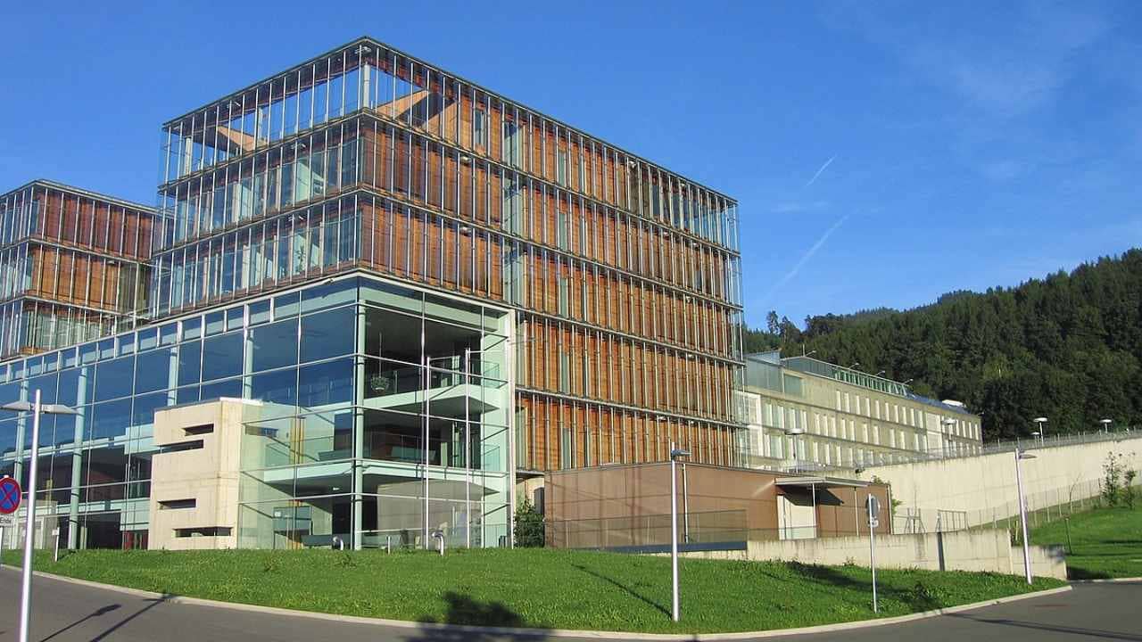 Justice Center Leoben: এটি বিশ্বের সেরা জেলখানা, দেখে মনে হবে বিলাসবহুল হোটেল