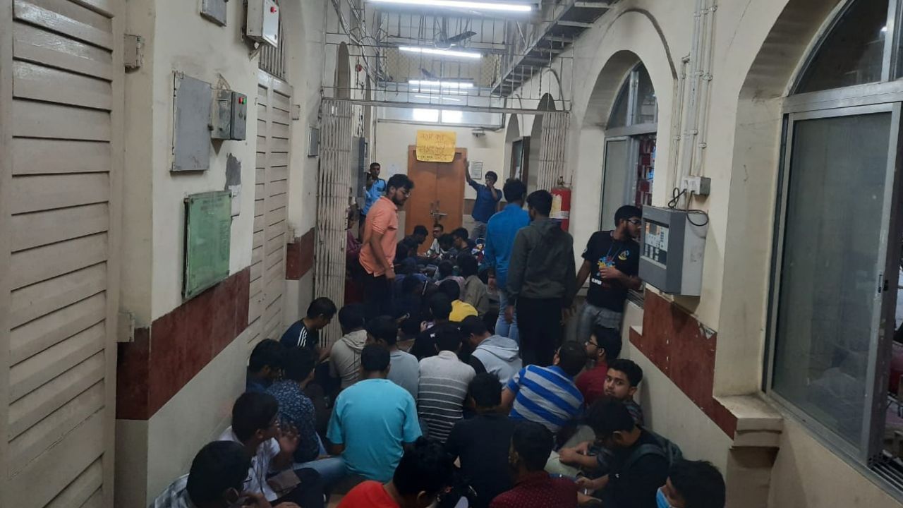 Calcutta Medical College: মেডিক্যালে জারি আন্দোলন, ভোট কি আদৌ হবে?