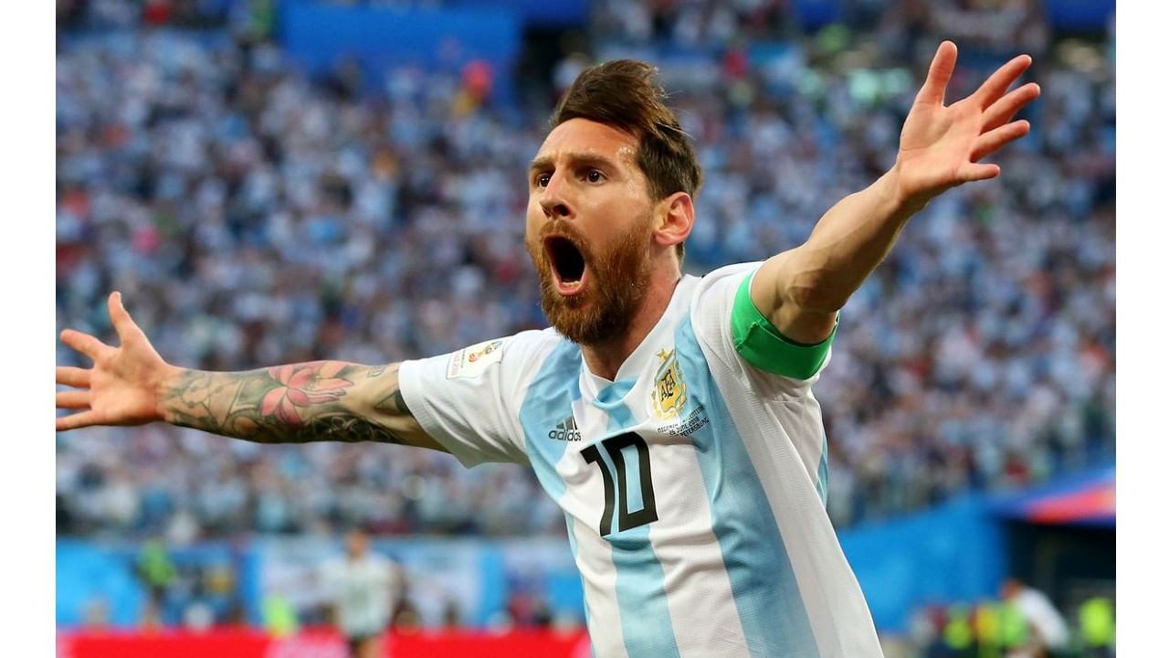 ৪ ও ৫ নম্বর গোল: ২০১৪ বিশ্বকাপের নাইজেরিয়ার বিরুদ্ধে জোড়া গোল করেন লিও। 