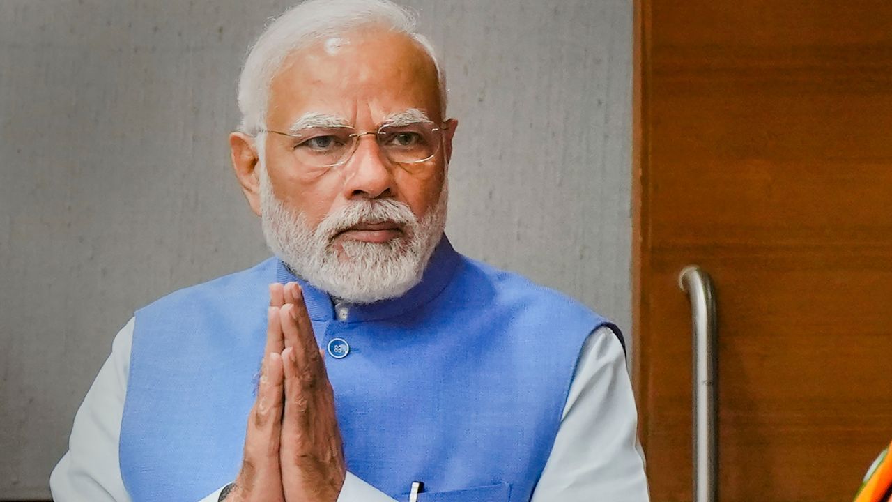 Narendra Modi: মায়ের প্রয়াণে আজ বঙ্গ যাত্রা বাতিল প্রধানমন্ত্রীর, বন্দে ভারত এক্সপ্রেস উদ্বোধন করবেন ভার্চুয়ালি