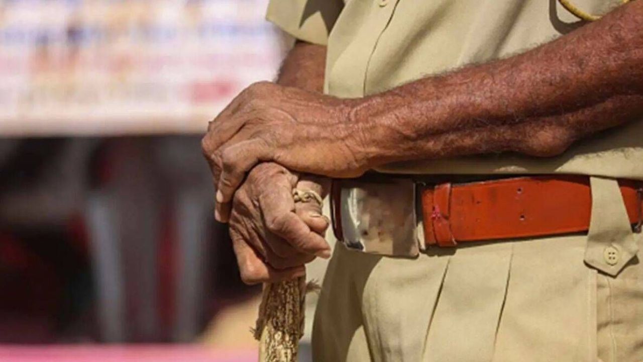 Police Constable Arrest: ভবানীপুরে ডাকাতির মূল চক্রী পুলিশকর্মী! স্পেশাল ব্রাঞ্চের কনস্টেবলকে গ্রেফতার করলেন গোয়েন্দারা