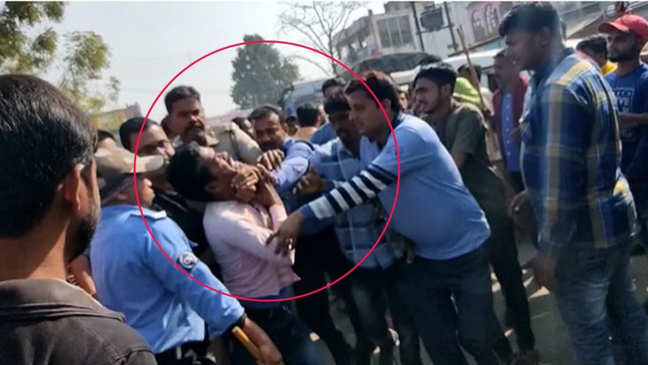 Murshidabad Accident: দুর্ঘটনায় স্বজনহারার বিক্ষোভ দেখে গলা টেপার অভিযোগ পুলিশের বিরুদ্ধে