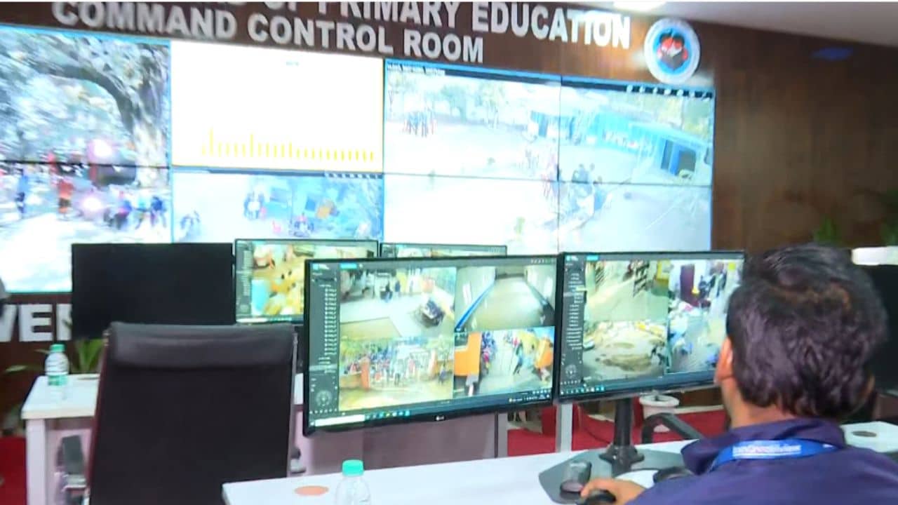 Primary TET: সকাল থেকে পর্ষদের কন্ট্রোল রুমে কড়া নজরদারি, স্কুলে স্কুলে কী ছবি, ধরা পড়ছে সবকিছু