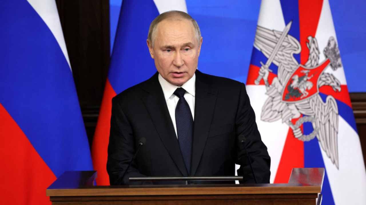 Vladimir Putin: নিজের প্রতিশ্রুতি নিজেই ভাঙলেন পুতিন, যুদ্ধবিরতি ঘোষণার ঘণ্টাখানেক পরই ইউক্রেনে আছড়ে পড়ল মিসাইল