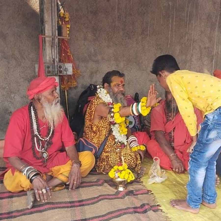 বড় দিনে এ রাজ্যেই শুরু হয় মিনি গঙ্গাসাগর। হাওড়া জেলার লক্ষণপুর গ্রামে বসে সেই মেলার আসর। 