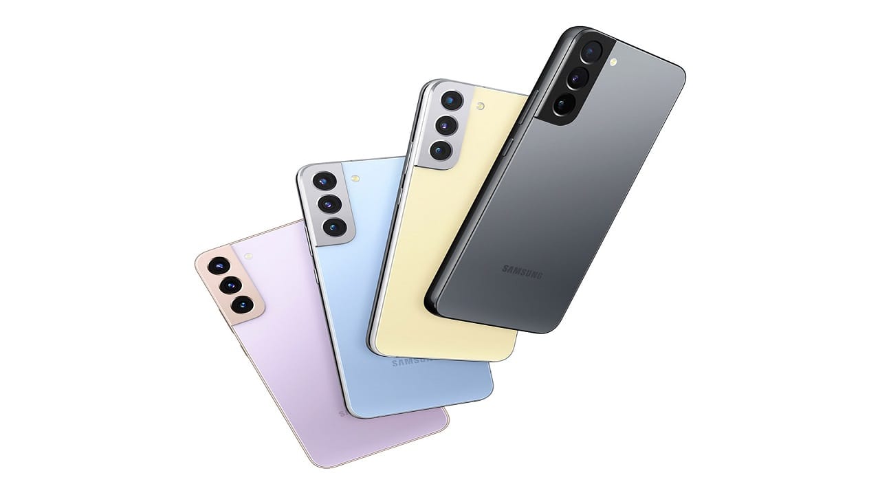 Samsung Galaxy S22 5G:   স্যামসাং গ্যালাক্সি এস22 (Samsung Galaxy S22 5G) আল্ট্রা ফোনে রয়েছে স্ন্যাপড্রাগন। এর ফলে এটি খুব সহজেই সারাদিন চলতে পারে। ফোনটিতে রয়েছে ডব্লুকিউএইচডি প্লাস ডিসপ্লে, 120 এইচজেড রিফ্রেশ রেট, এস পেন, বড় ক্যামেরা। স্যামসাং গ্যালাক্সি এস22 আল্ট্রা ফোনে রয়েছে স্ন্যাপড্রাগন 8 জেন 1 চিপ। একবার চার্জ দিলে এ ফোন একটানা পুরো দিন চলতে পারে। স্যামসাংয়ের এ ফোনটিতে রয়েছে 45 ডাবলু চার্জ। এর ফলে মাত্র এক ঘণ্টায় ফোন ফুল চার্জ হয়ে যায়। এর দাম 52,650 টাকা।