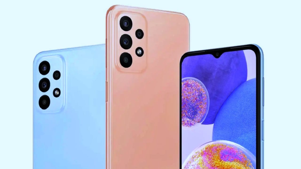 ফটোগ্রাফির জন্য, Samsung Galaxy A53 ফোনের পিছনে কোয়াড ক্যামেরা সেটআপ রয়েছে। সেলফি তোলার জন্য ফোনের সামনে 32 মেগাপিক্সেলের ফ্রন্ট-ফেসিং ক্যামেরা দেওয়া হয়েছে। ফোনে 64 মেগাপিক্সেল প্রাইমারি সেন্সর, 12 মেগাপিক্সেল আল্ট্রা ওয়াইড অ্যাঙ্গেল লেন্স, 5 মেগাপিক্সেল ডেপ্থ সেন্সর এবং 5 মেগাপিক্সেল ম্যাক্রো শুটার আছে। 