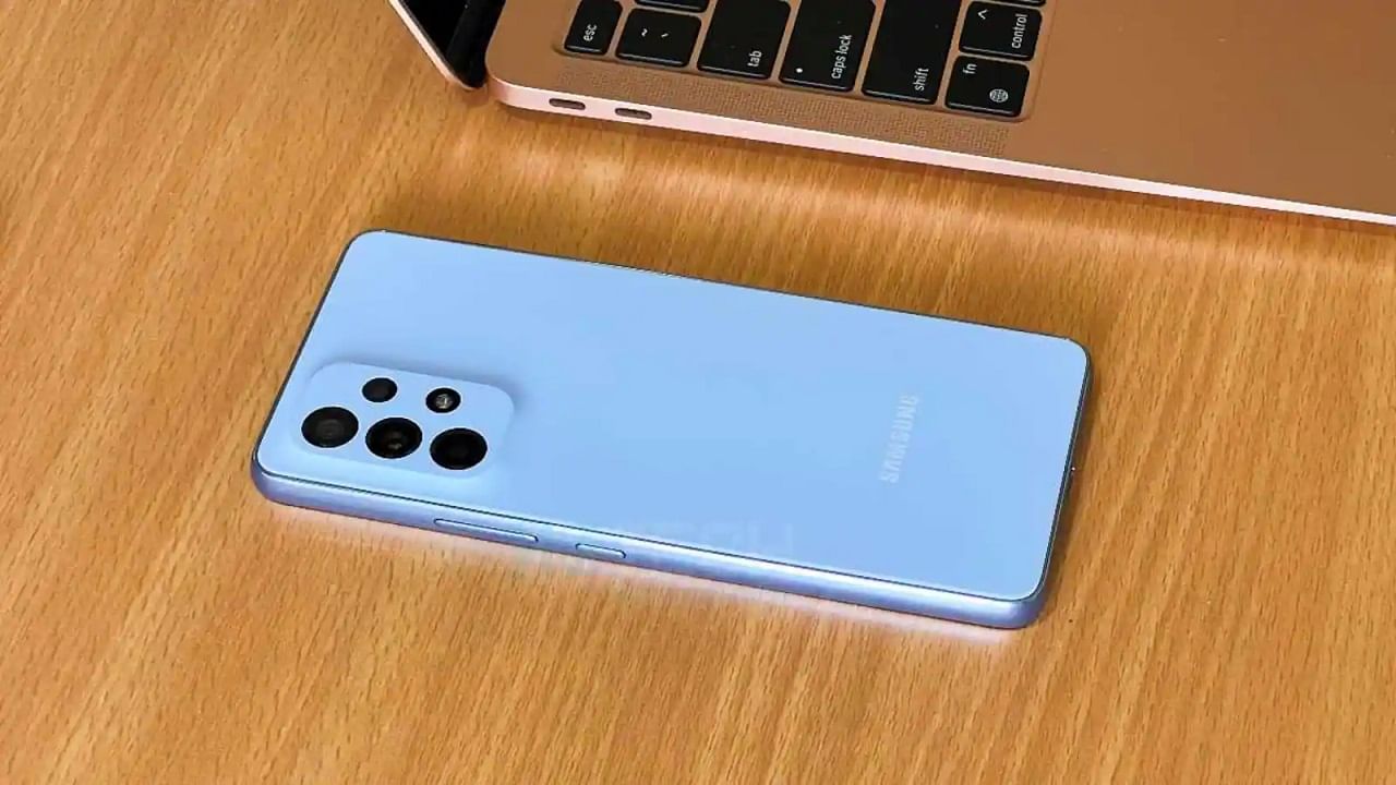 প্রসঙ্গত, ‘The Holiday Season’ সেল থেকে Samsung Galaxy A53 স্মার্টফোন কিনলে আপনি 2,000 টাকা পর্যন্ত ‘ওয়েলকাম বেনিফিট’(Welcome Benefit) ভাউচার পেয়ে যাবেন। এই ভাউচার ব্যবহার করে অন্য যেকোনও স্যামসাং প্রোডাক্ট কেনার সুবিধা পাবেন। তবে 6 মাসের মধ্যে সেই ভাউচার কাজে লাগাতে হবে।