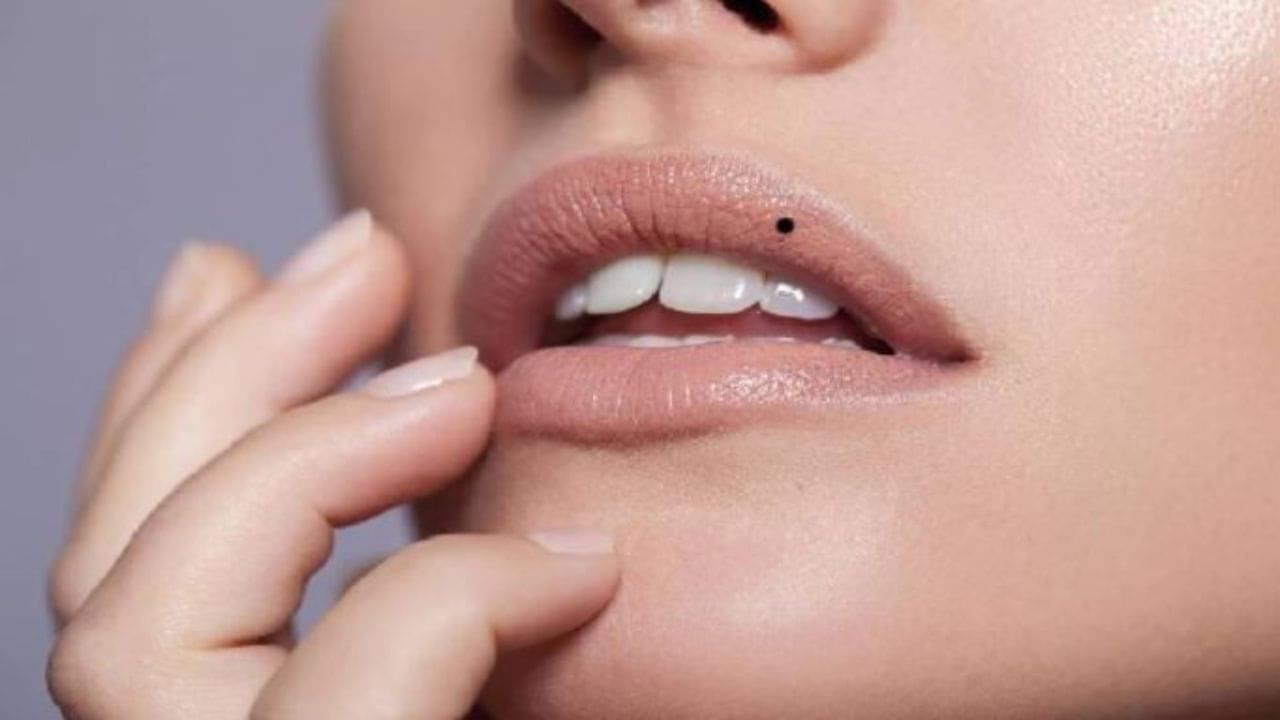 Samudrik Shastra: ঠোঁটের উপর তিল থাকলেই নারীরা হোন রহস্যময়ী! কোথায় তিল থাকলে কেমন হয় ব্য়ক্তিত্ব, জানুন