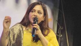 Sreelekha Mitra: ডাক্তারি পড়ুয়াদের খুনের হুমকি, ক্ষোভ শ্রীলেখার; বললেন, 'আর আপনারা পিঠ বাঁচিয়ে শাহরুখের সঙ্গে ছবি দিন...' Sreelekha Mitra: ডাক্তারি পড়ুয়াদের খুনের হুমকি, ক্ষোভ শ্রীলেখার; বললেন, 'আর আপনারা পিঠ বাঁচিয়ে শাহরুখের সঙ্গে ছবি দিন...'
