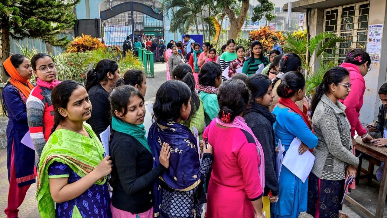 Primary TET: কড়া কোভিড বিধিতে মঙ্গলবার থেকে শুরু হচ্ছে প্রাথমিকের ইন্টারভিউ