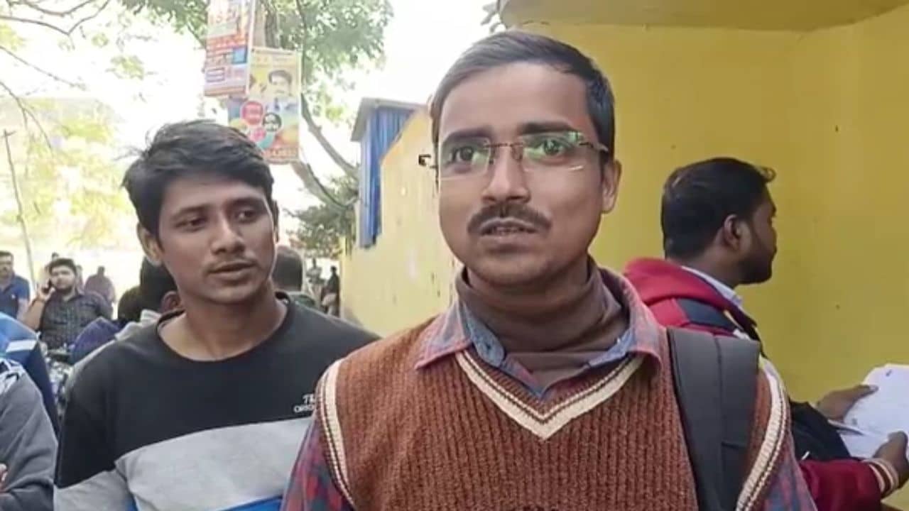 Primary TET: ব্যাগ কোথায় রাখব, একটা রুম তো রাখতে পারত, টেট দিতে এসে বিপাকে পরীক্ষার্থীরা