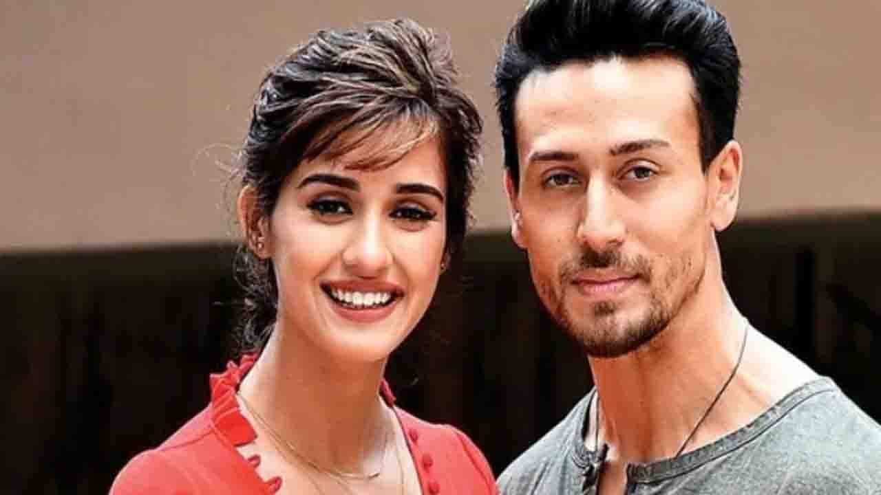 একটা সময় 'জিম ফ্রিক' কাপল হিসেবে এক নামে তাঁদের চিনত সকলে। কিন্তু সবটাই এখন অতীত। টাইগারকে বিয়ে করতে চেয়েছিলেন দিশা এবং সেটা করতে চেয়েছিলেন এ বছরেই। কিন্তু এত তাড়াতাড়ি ছাদনা তলায় বসতে রাজি ছিলেন না টাইগার। ফলে তাঁদের সম্পর্কের আগুন নিভতে শুরু করে। একটা সময় পর দু'জনের পথ আলাদা হয়ে যায়। ফের এক বলি-সম্পর্কের ভাঙনের খবর ছড়িয়ে পড়ে সর্বত্র। 