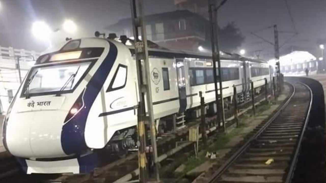 Vande Bharat Express: বড়দিনে সুখবর, হাওড়ায় এসে পৌঁছল বন্দে ভারত এক্সপ্রেস