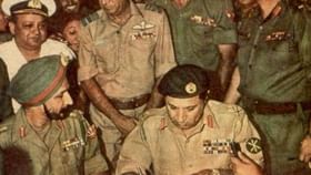 Vijay Diwas: ভারতের কাছে মাথা নত করেছিল ৯৩ হাজার পাক সেনা, ৭১-র মুক্তিযুদ্ধে আত্মসমর্পণের সেই বিরল মুহূর্ত দেখুন... Vijay Diwas: ভারতের কাছে মাথা নত করেছিল ৯৩ হাজার পাক সেনা, ৭১-র মুক্তিযুদ্ধে আত্মসমর্পণের সেই বিরল মুহূর্ত দেখুন...