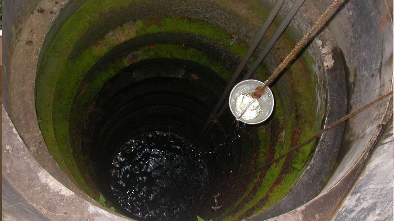 Child fall in bore-well: খেলতে খেলতে ৬০ ফুট গভীর কুয়োয় ৬ বছরের শিশু, উদ্ধারকাজে NDRF